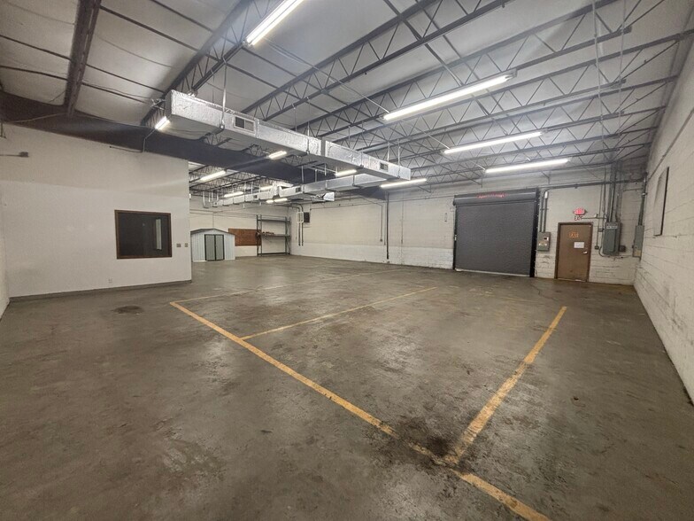 1040 Thousand Oaks Blvd, Greenville, SC à louer - Photo du bâtiment - Image 2 de 11