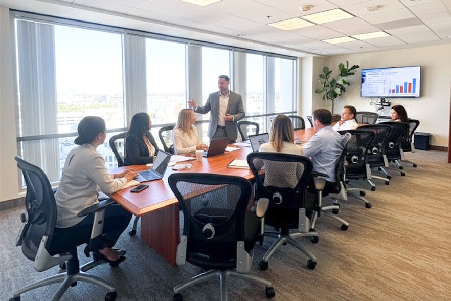 100 Wilshire Blvd, Santa Monica, CA for lease - Interior Photo - Image 2 of 17