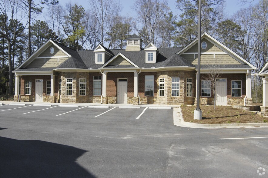 110 Millbrook Village Dr, Tyrone, GA à louer - Photo du bâtiment - Image 1 de 4
