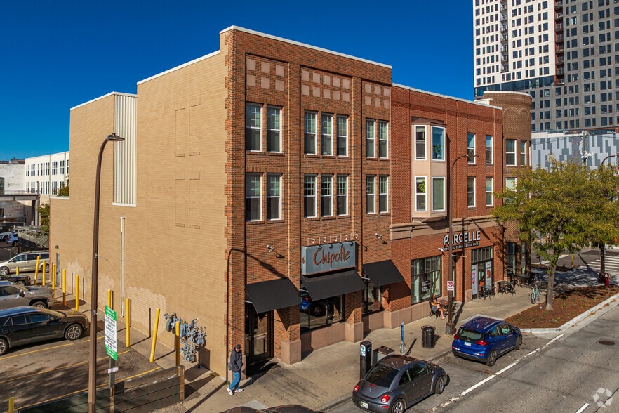 24 University Ave NE, Minneapolis, MN à louer - Photo du bâtiment - Image 3 de 7