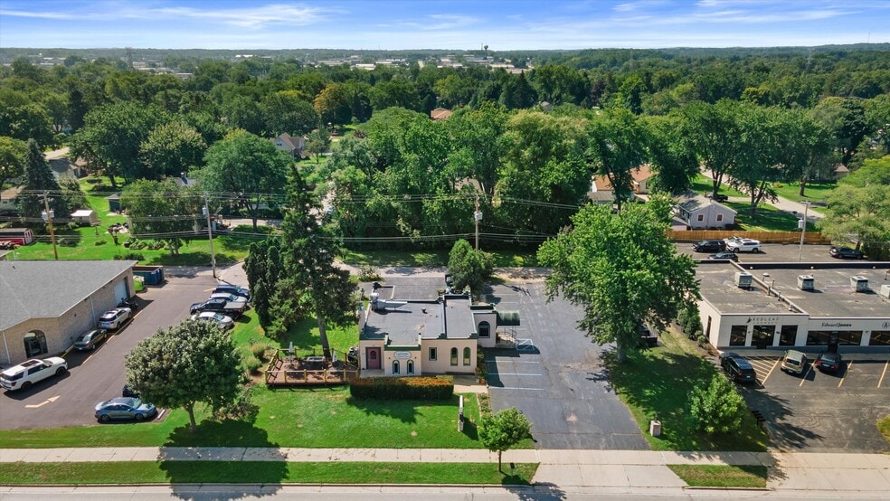 17001 W Greenfield Ave, New Berlin, WI for sale - Building Photo - Image 2 of 30