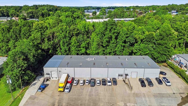 Plus de détails pour 2136 Hilton Dr, Gainesville, GA - Local d'activités à louer