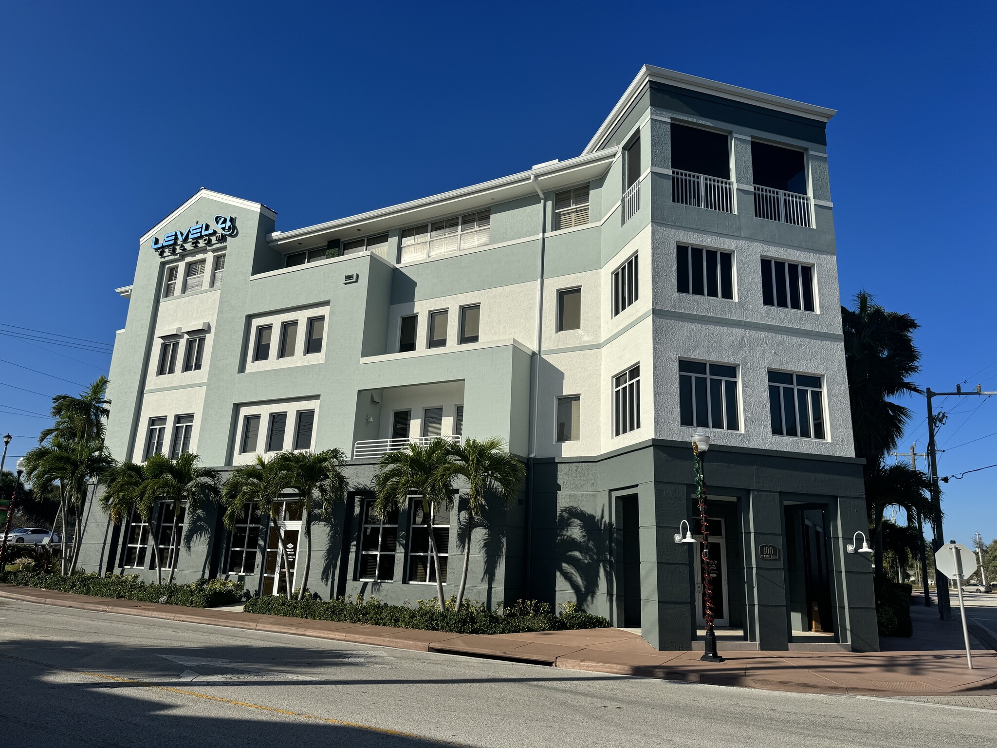 100 SW Albany Ave, Stuart, FL à louer Photo du bâtiment- Image 1 de 14