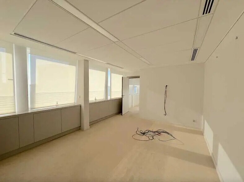 Office in Clichy for sale - Building Photo - Image 2 of 18