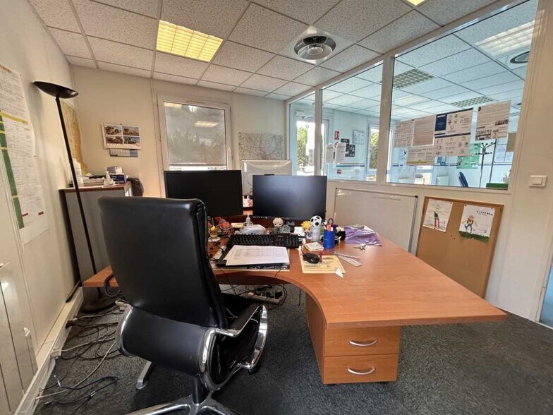 Office in Feyzin for lease - Interior Photo - Image 3 of 8