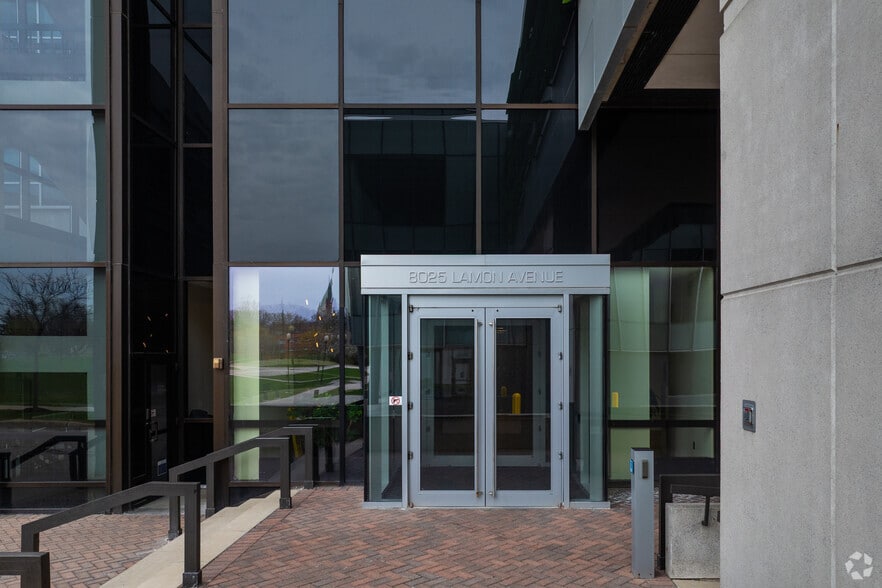 8025 Lamon Ave, Skokie, IL for sale - Building Photo - Image 3 of 10