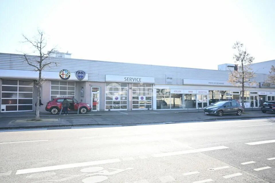 Office in Vénissieux for lease Building Photo- Image 1 of 9