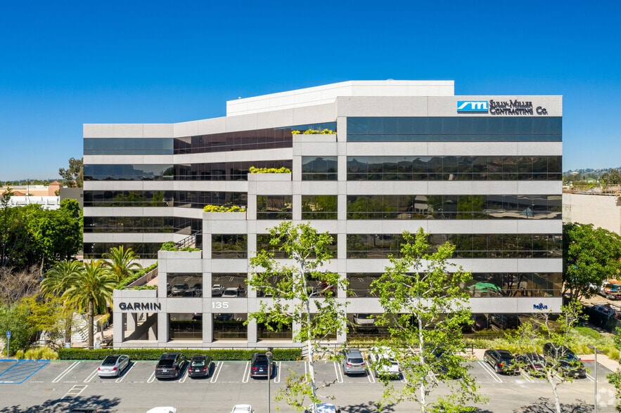 135 S state college Blvd, Brea, CA for lease - Building Photo - Image 3 of 14