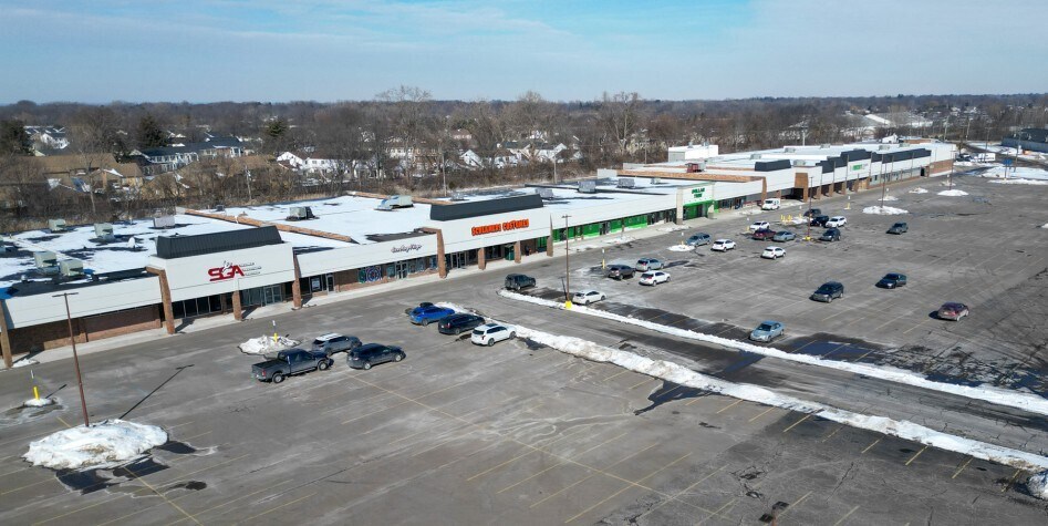37045-37187 Groesbeck Hwy, Clinton Township, MI à louer Photo principale- Image 1 de 12