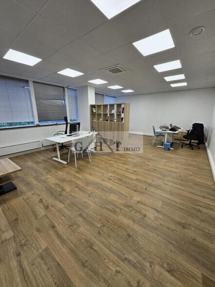Office in Maisons-Alfort for lease - Building Photo - Image 2 of 2