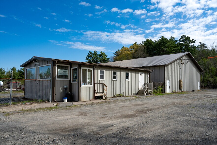 107 N Main St, Carver, MA à louer - Photo du bâtiment - Image 3 de 8