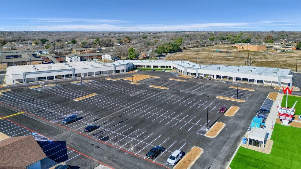 215-220 Sunset Blvd, Sherman, TX à louer - Photo du bâtiment - Image 2 de 10