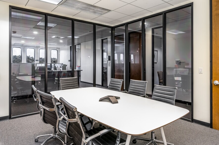 1910 W Sunset Blvd, Los Angeles, CA for lease - Building Photo - Image 3 of 19