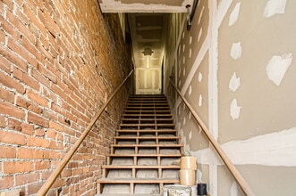 132 E 5th Ave, Columbus, OH for lease Interior Photo- Image 2 of 8