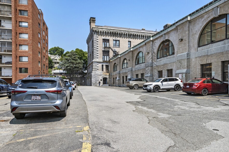 92 High St, Medford, MA for lease - Building Photo - Image 3 of 28