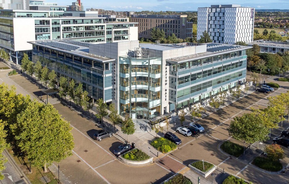 401 Grafton Gate E, Milton Keynes à louer - Photo du bâtiment - Image 1 de 15