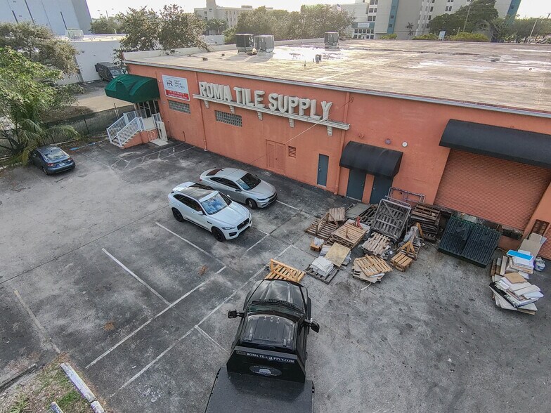 5711 NE 14th Ave, Fort Lauderdale, FL à vendre - Photo du bâtiment - Image 2 de 7