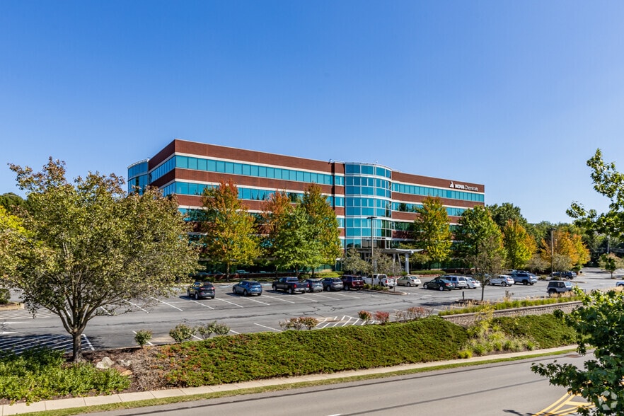 1555 Coraopolis Heights Rd, Coraopolis, PA à louer - Photo du bâtiment - Image 2 de 13