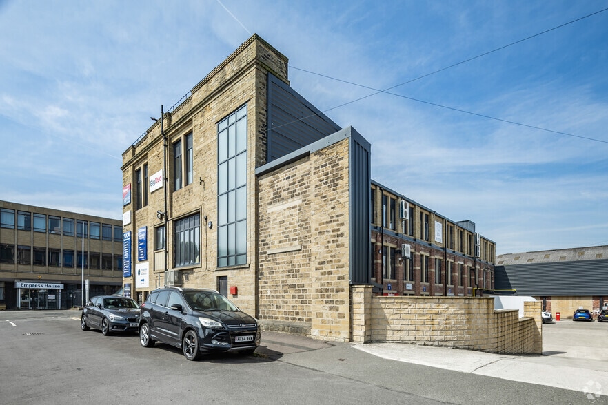 St Thomas Rd, Huddersfield for lease - Building Photo - Image 2 of 2