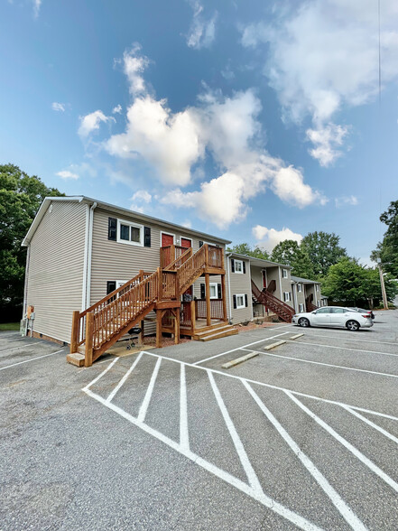 1326 N Frye Ave, Newton, NC for sale - Primary Photo - Image 1 of 1