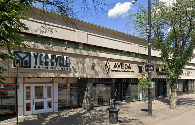 Plus de détails pour 10624-10642 82nd Ave NW, Edmonton, AB - Commerce de détail à louer