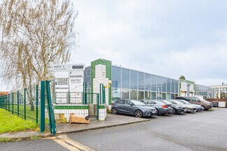 Plus de détails pour Local d'activités à louer