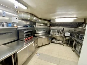 10 Rue Anatole France, Puteaux for lease Interior Photo- Image 1 of 3