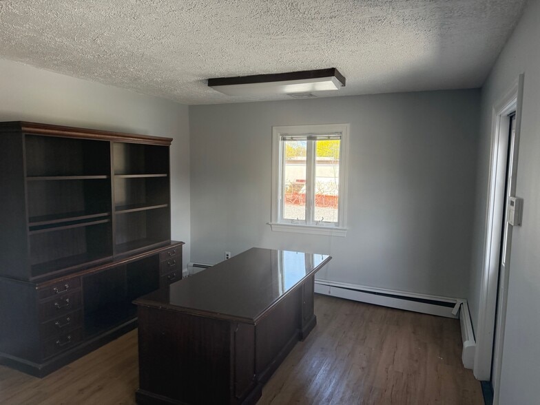 17 Saint Charles St, Thornwood, NY for lease - Building Photo - Image 3 of 4