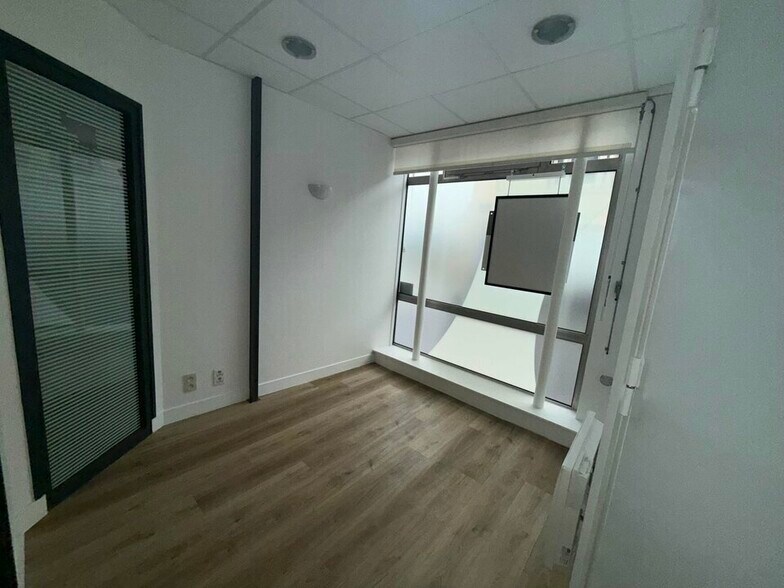 Office in Barentin for sale - Interior Photo - Image 3 of 10