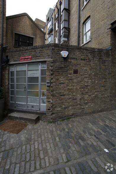 15 Hackney Rd, Londres à vendre - Photo du bâtiment - Image 2 de 17