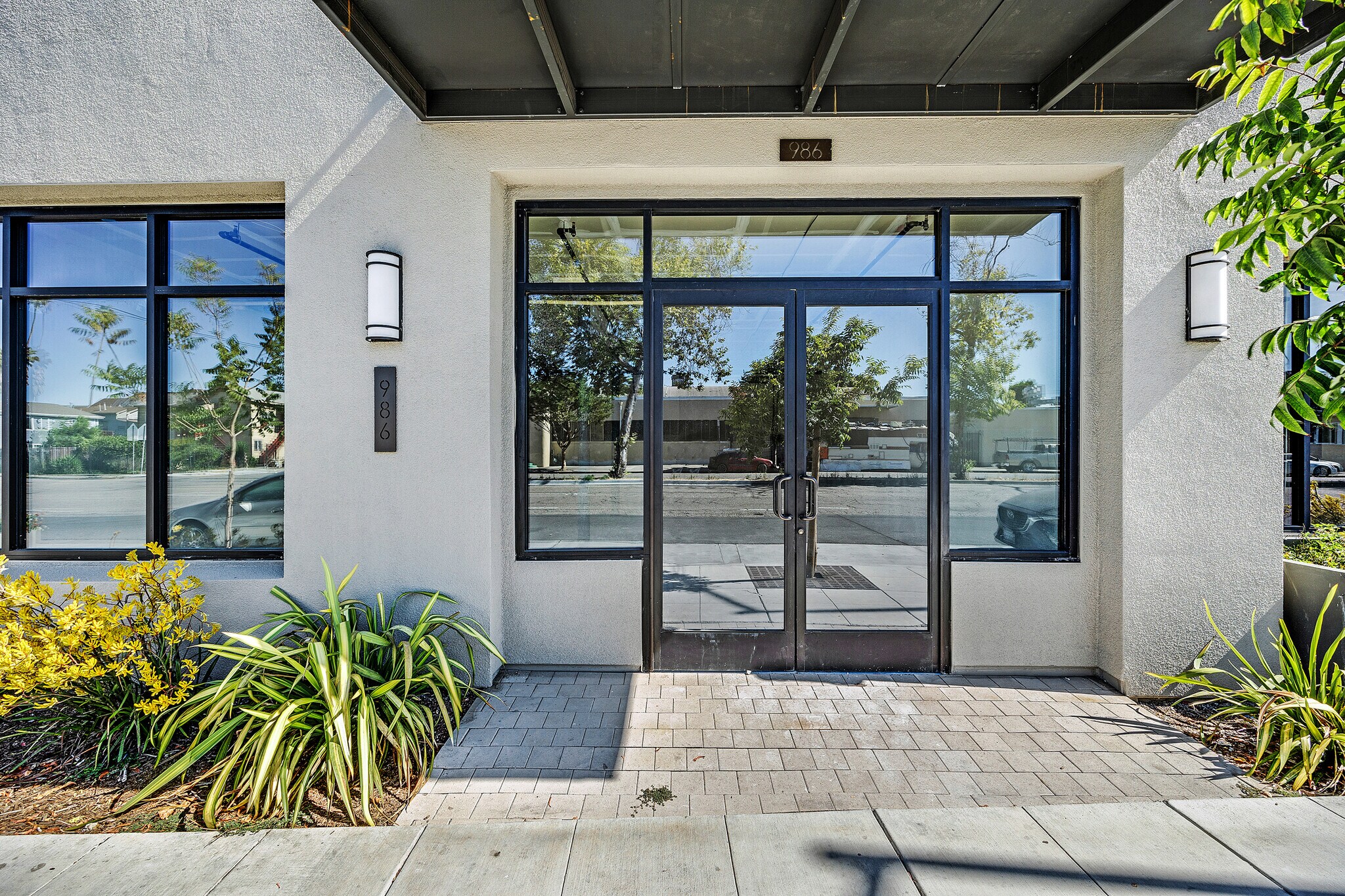 986 W Grand Ave, Oakland, CA à louer Photo du bâtiment- Image 1 de 33