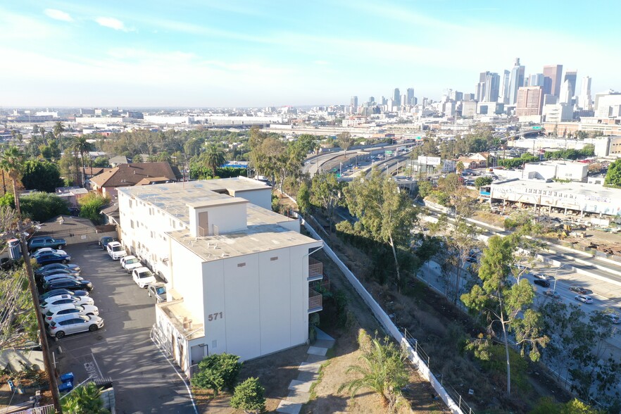 571 Fairview Ave, Los Angeles, CA à vendre - Photo principale - Image 1 de 1