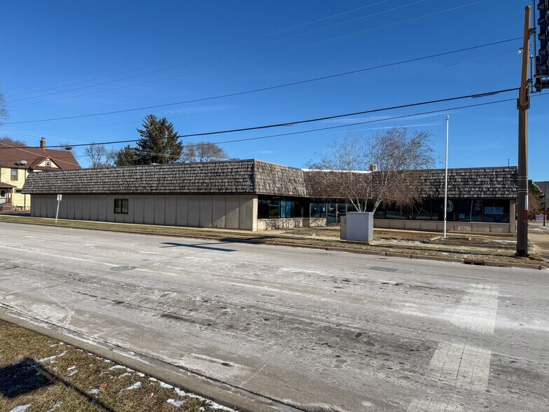 323 W Galena Blvd, Aurora, IL à vendre - Photo du bâtiment - Image 2 de 50