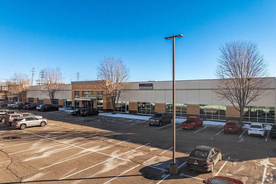 7003 W Lake St, Saint Louis Park, MN à louer - Photo du bâtiment - Image 2 de 7