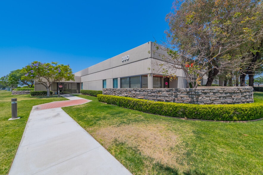 380-384 Clinton St, Costa Mesa, CA for lease - Building Photo - Image 2 of 20