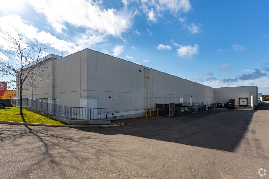 905 Britannia Rd, Mississauga, ON à louer - Photo du bâtiment - Image 3 de 4