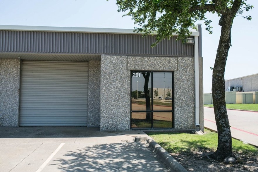 500 E Arapaho Rd, Richardson, TX à louer - Photo du bâtiment - Image 3 de 5