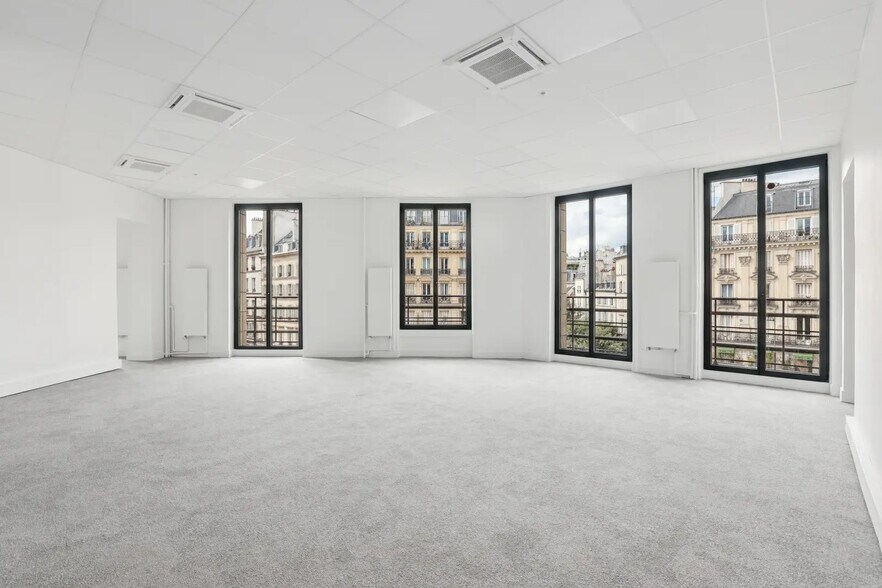 13 Place Kossuth, Paris for lease - Interior Photo - Image 1 of 15