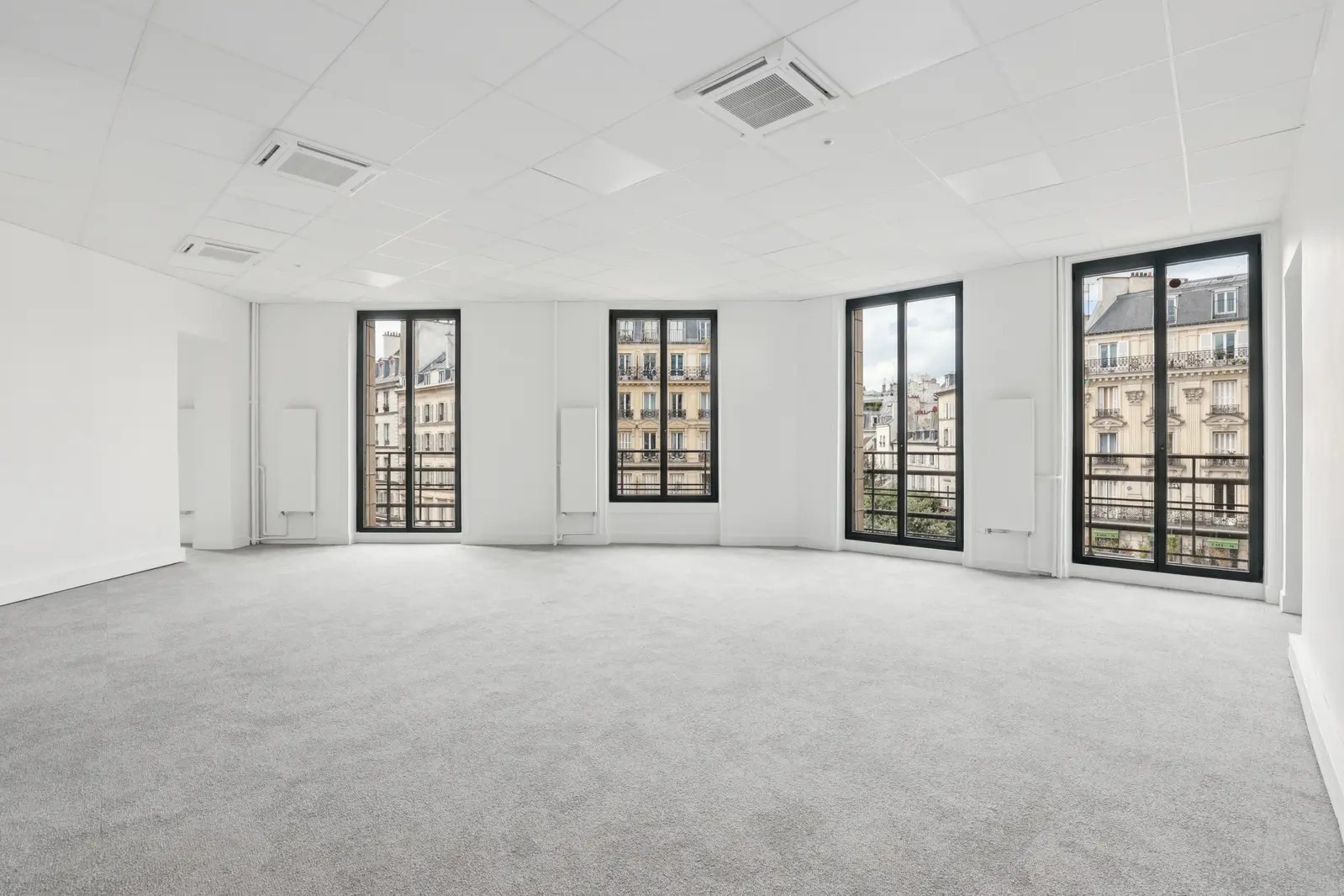 13 Place Kossuth, Paris for lease Interior Photo- Image 1 of 7