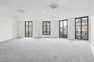 13 Place Kossuth, Paris for lease Interior Photo- Image 1 of 7