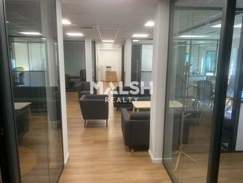 Office in Rillieux-la-Pape for lease - Interior Photo - Image 2 of 14