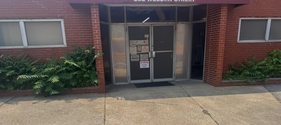 209 Weeden St, Pawtucket, RI à louer - Photo du bâtiment - Image 3 de 28