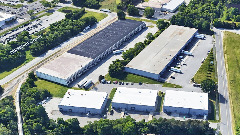 500 Radar Rd, Greensboro, NC à louer - Photo du bâtiment - Image 2 de 7