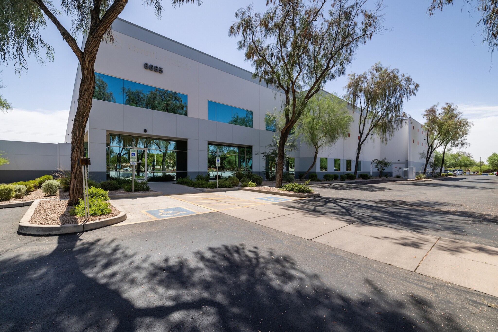 6655 S Kyrene Rd, Phoenix, AZ à louer Photo du bâtiment- Image 1 de 3