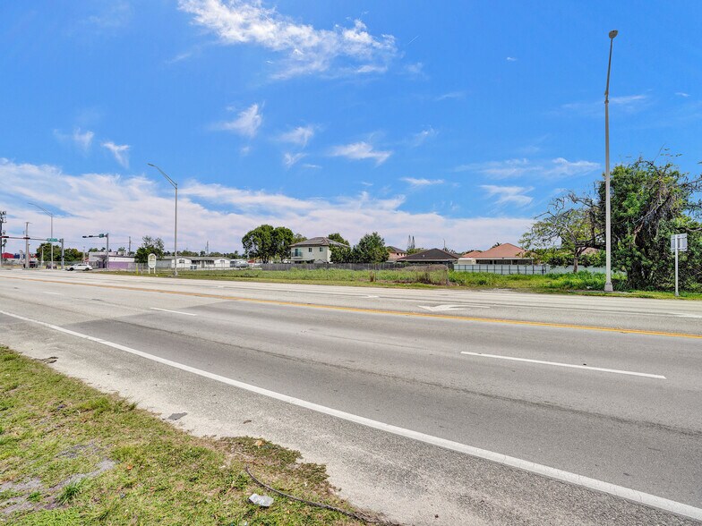 22401 SW 112th Ave, Miami, FL à louer - Photo du bâtiment - Image 2 de 30