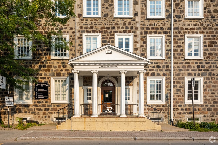 32 Rue Saint-Charles, Longueuil, QC à louer - Photo du bâtiment - Image 2 de 41