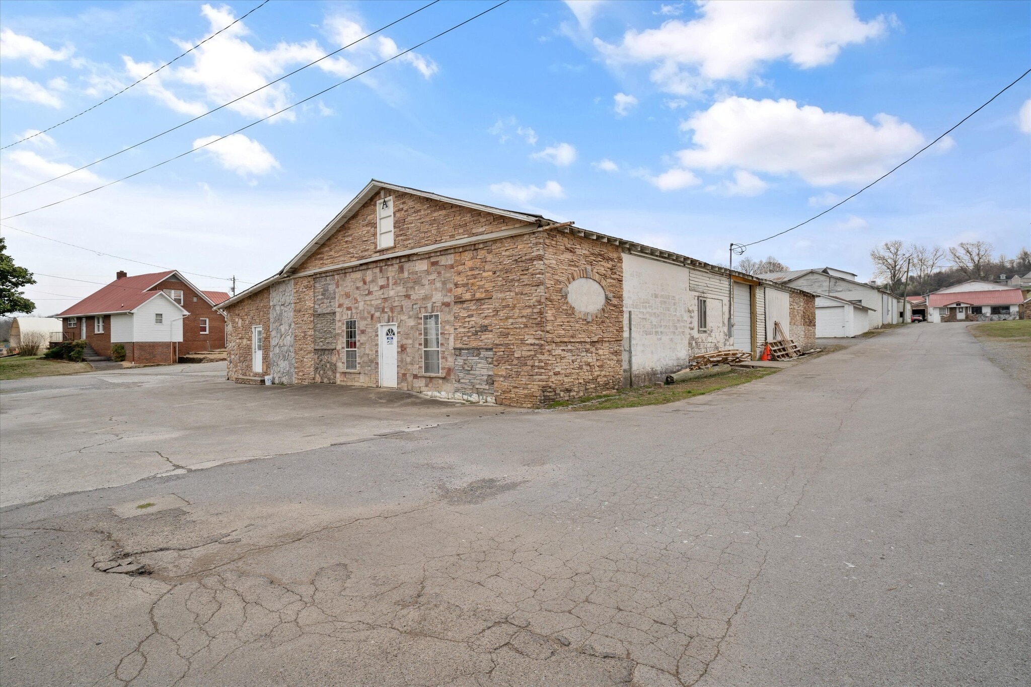 4628 US HWY 411 S, Maryville, 37801 portfolio of 5 properties for sale on LoopNet.ca Building Photo- Image 1 of 86