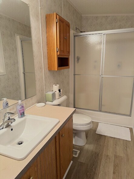 422 Henry St, Stanleytown, VA à vendre - Photo intérieure - Image 2 de 5