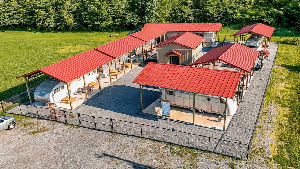 200 Bear Ln, Tellico Plains, TN for sale - Primary Photo - Image 1 of 12