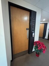 1611 Creekside Dr, Folsom, CA for lease Interior Photo- Image 1 of 25